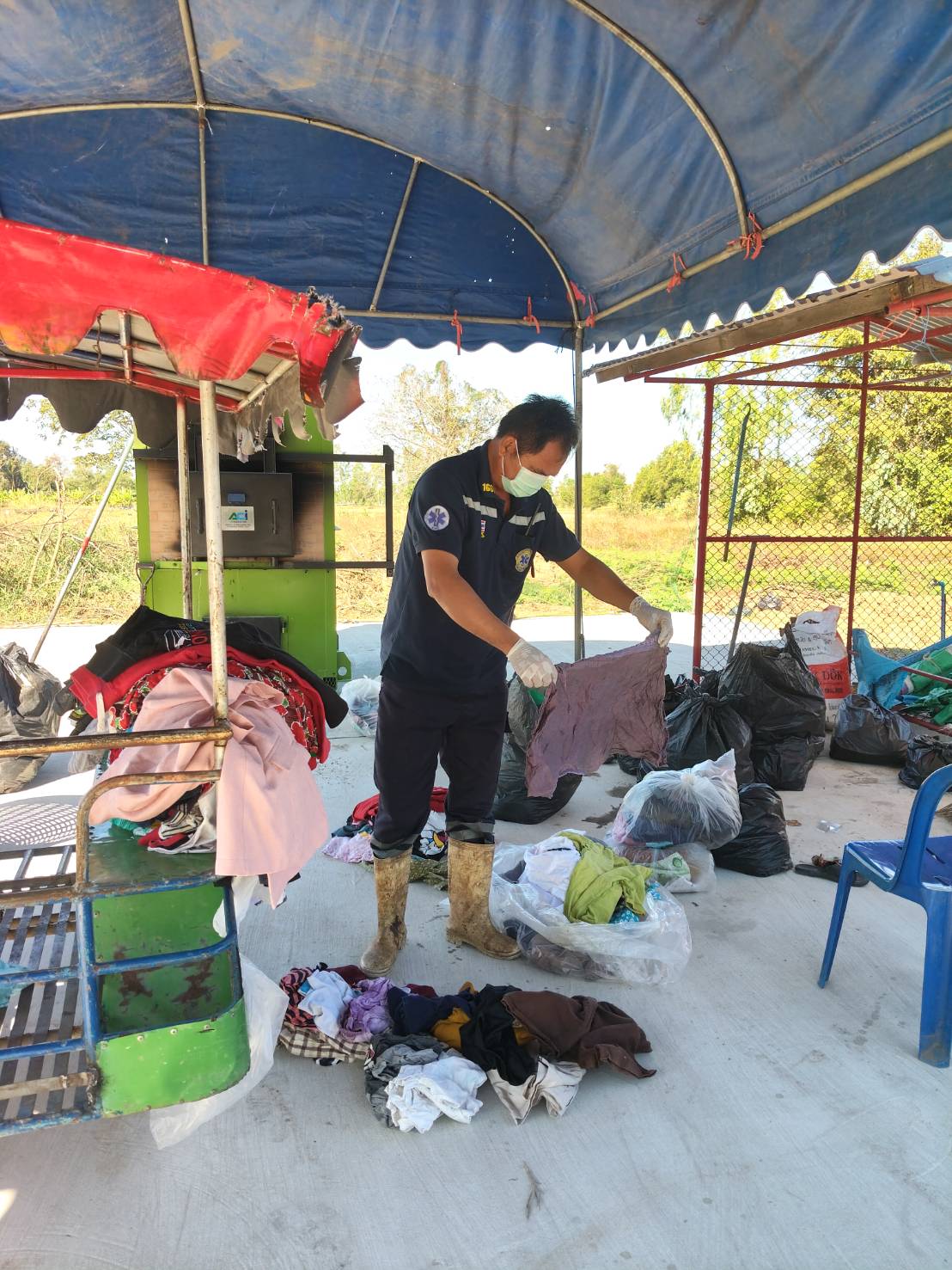 ข่าวประชาสัมพันธ์ วันศุกร์ที่ 26 เดือน ธันวาคม พ.ศ. 2568 เทศบาลตำบลปราสาท อำเภอบ้านด่าน จังหวัดบุรีรัมย์ ทีมงาน กองช่าง ,ป้องกันและบรรเทาสาธารณภัย ระหว่างวันที่ 16 - 26 ธันวาคม พ.ศ. 2568 - ออกบริการซ่อมแซมไฟส่องสว่าง หมู่1 ,หมู่14 - เติมสารส้มและคลอรีนน้ำประปา - เผาขยะ - ซ่อมแซมท่อน้ำประปาแตก หมู่14 - ตัดกิ่งไม้ข้างถนน หมู่6