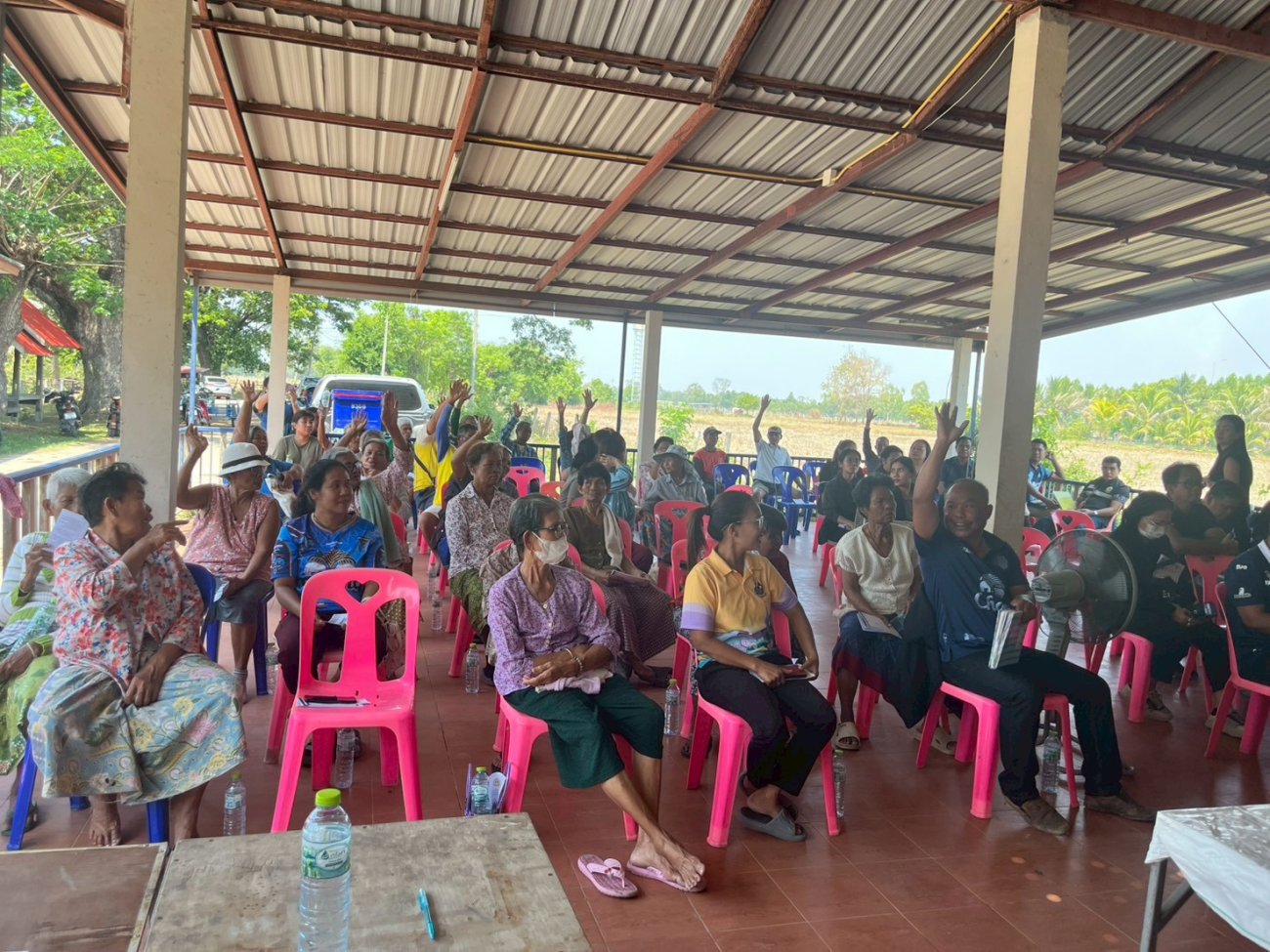 วันจันทร์ ที่ 16 เดือน มีนาคม พ.ศ.2569 เทศบาลตำบลปราสาท  นายพนาพัฒน์ ชะลุนรัมย์ นายกเทศมนตรีตำบลปราสาท มอบหมาย นายชนะโชติ แสงรัมย์ รองนายกเทศมนตรีตำบลปราสาท พร้อมด้วยคณะผู้บริหาร สมาชิกสภาเทศบาล หัวหน้าส่วนราชการ เจ้าหน้าที่เทศบาลตำบลปราสาท  ลงพื้นที่เพื่อจัดทำโครงการประชาคมระดับหมู่บ้าน ประจำปี 2569 เพื่อจัดทำแผนพัฒนาท้องถิ่น ฉบับที่ 3 (พ.ศ. 2571 - 2575) ระหว่างวันที่ 16- 26 มีนาคม 2569  โดยในวัน 16 มีนาคม พ.ศ.2569  ช่วงเช้า  ประชาคมหมู่บ้าน หมู่ที่ 1 บ้านปราสาท ช่วงบ่าย  ประชาคมหมู่บ้าน หมู่ที่ 2 บ้านปราสาท